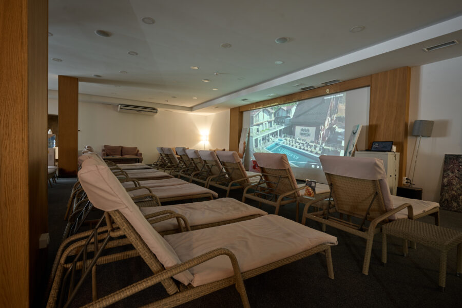 Перегляд фільмів та передач (проектор)